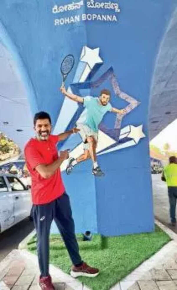 Rohan Bopanna with his mural