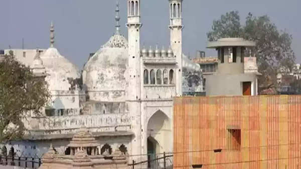 Varanasi: Devotees gather outside Gyanvapi complex, sing bhajans