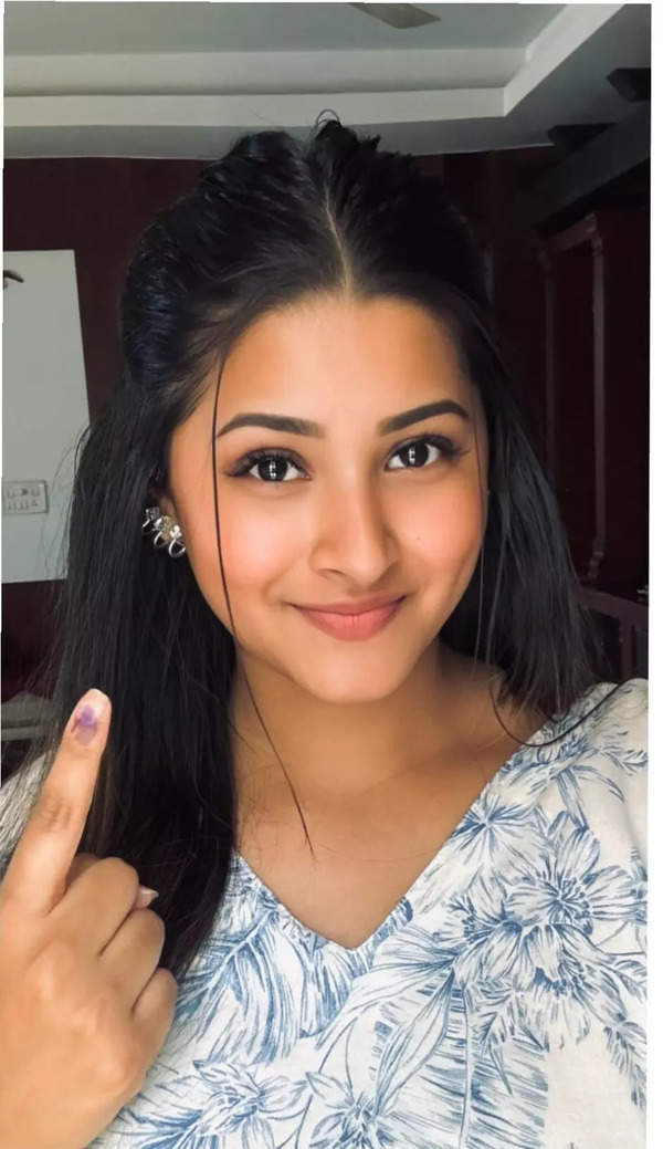 Duniya Vijay’s daughter flies down from New York to cast her vote ...