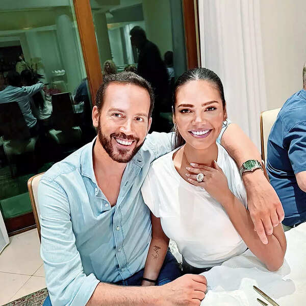 Esha_Gupta_with_Boyfriend_Manuel Campos Guallar