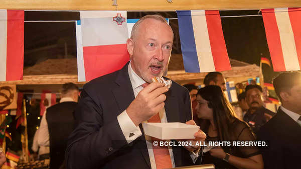 While tasting the Belgian waffles, Didier Vanderhasselt, Ambassador of Belgium, shared, “We don’t eat our waffles with maple syrup or strawberries, we do it with cream, chocolate and sugar”