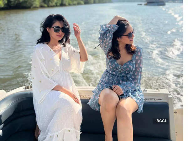 Shubhangi Atre (R) with daughter Ashi