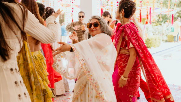 Aarthi Belani, ace dancer, teaching guests to get jiggy with it