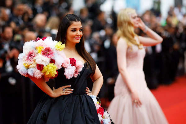 FILMFESTIVAL-CANNES-TOP-GUN-MAVERICK-103_1652892898167-scaled.