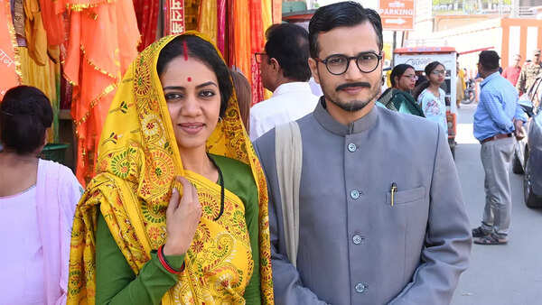 Neha Joshi and Ashutosh Kulkarni in Ayodhya