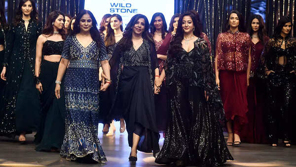 Dr Preeti and Raima Sen walked the ramp for the Pachouli Aesthetics & Wellness Clinics Presents Rosy Ahluwalia show