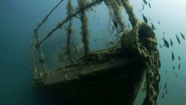 Treasure hunters begin search for 32 billion dollar treasure in 300 year-old  shipwreck | - Times of India