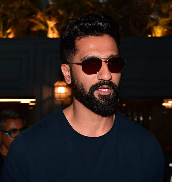 Vicky Kaushal chops off his long hair and beard, spotted outside a ...