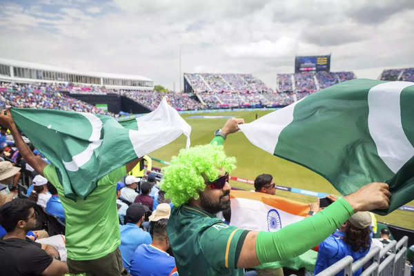 34,000 fans gather in Long Island for the India vs Pakistan Cricket World Cup match (6) (1).