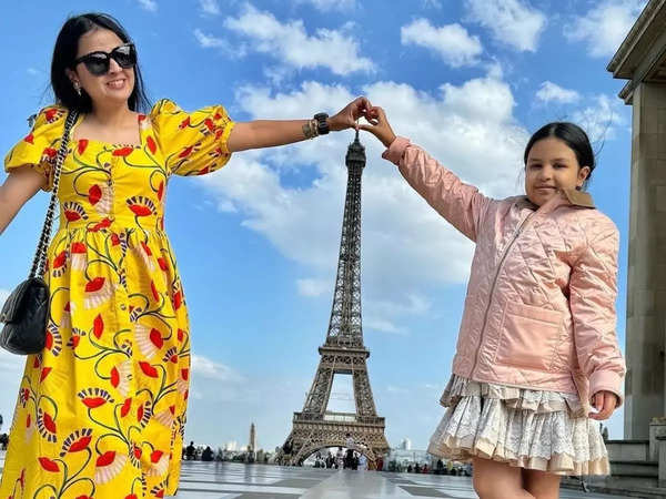 MS Dhoni: Sakshi Dhoni's stylish Parisian outing with MS Dhoni and Ziva ...