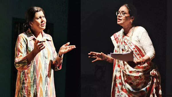 (L) Jyoti Sinha enacts the story Awaaz De Kaha Hai (R) Rupali Chandra recited the story Praischit