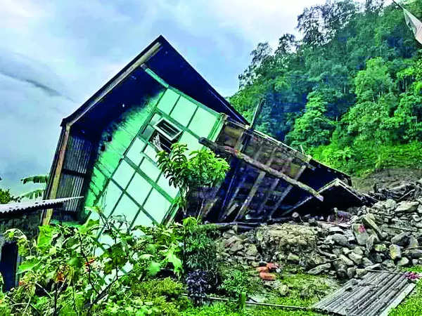 1,500 stranded, 3 dead in N Sikkim, rain triggers floods in Kalimpong