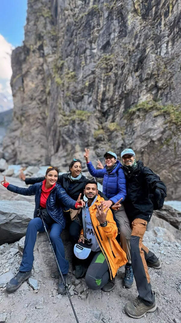 Jasmin Bhasin makes new friends while hiking Jasmin Bhasin makes new friends while hiking
