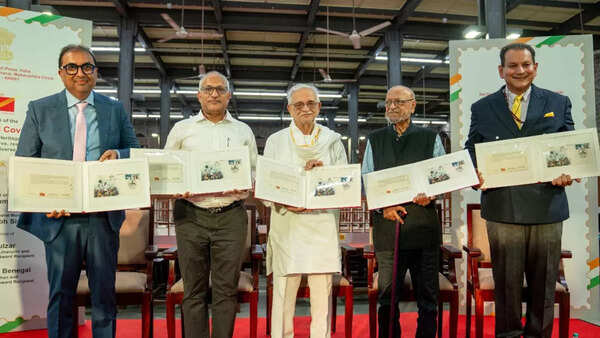 The Special Cover, featuring foiled and embossed elements along with a Rs. 5 stamp, illustrates Film Heritage Foundation Director Shivendra Singh Dungarpur and the foundation’s conservators rescuing endangered celluloid films.