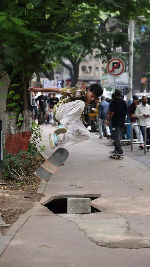 Pune skateboarders take over the streets