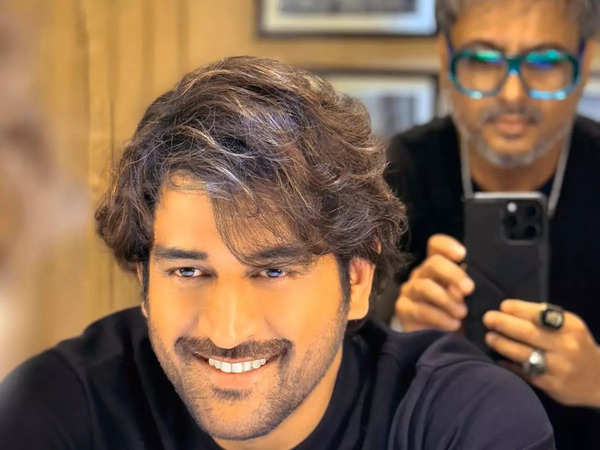 MS Dhoni Haircut: MS Dhoni looks 10 years younger as he flaunts his ...