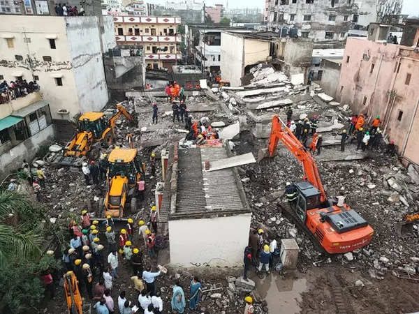 Gujarat building collapse: 7 bodies recovered after 14-hour-long rescue ...