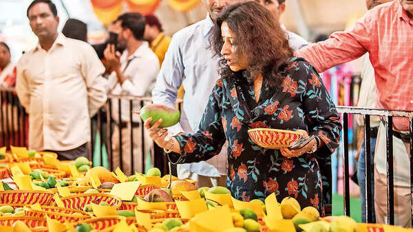 Niharika Rai, MD and CEO, Delhi Tourism, was delighted to spot a mango by the name ‘Niharika Pasand’