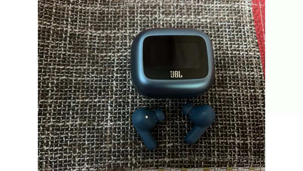 JBL Live Beam 3 TWS earbuds design