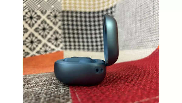 JBL Live Beam 3 TWS earbuds