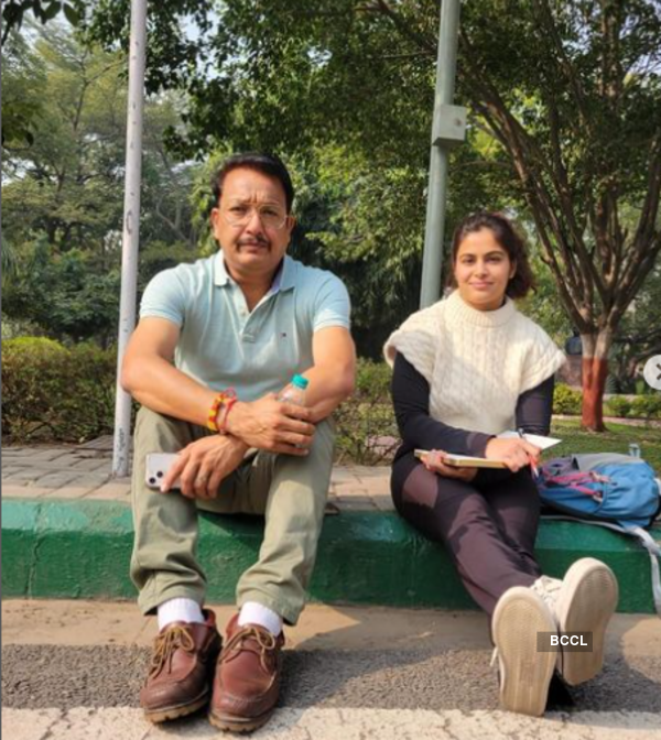 manu bhaker with coach