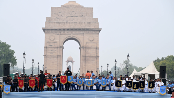 The tri-services band sang patriotic songs