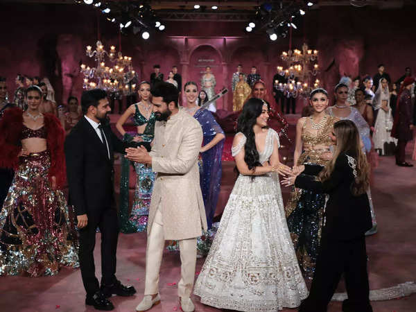 Vicky Kaushal and Rashmika Mandanna's appearance on the runway was a highlight of last evening