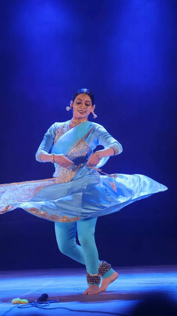 Rujuta Soman mesmerises with her performance