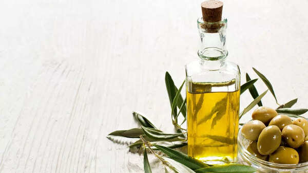 Қыз жігітті сиқы үшін қинайды