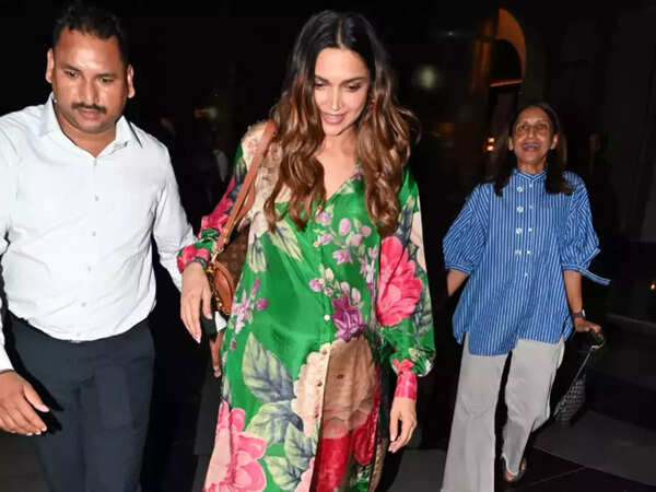 Bộ đồ của Deepika Padukone Sabyasachi: Bà mẹ tương lai Deepika Padukone nở rộ trong bộ đồ hoa màu xanh lá cây của Sabyasachi | - Times of India