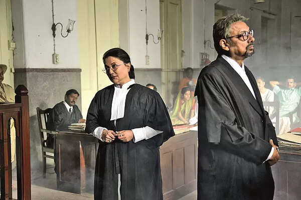 Aparna Sen and Anjan Dutt in a scene from Ek Je Chhilo Raja P3_SS_IMG_2629