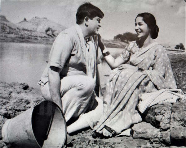 Raj Kapoor and Waheeda Rehman in Teesri Kasam