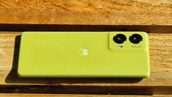 The dual camera on the back has a wide-angle and an ultra-wide-angle lens