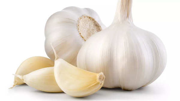 Fake Garlic Identity: Fake garlic being sold in the market: 8 tips to identify it | - Times of India