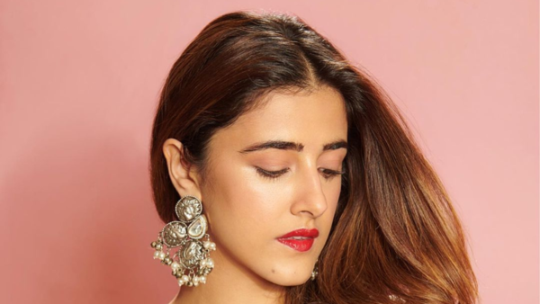 Nupur Sanon's red lips makeup