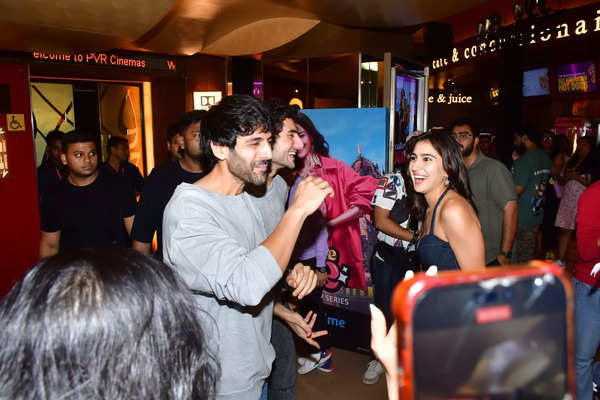 Fans notice Ananya Panday’s ‘jealous’ reaction as Sara Ali Khan hugs Kartik Aaryan in front of her