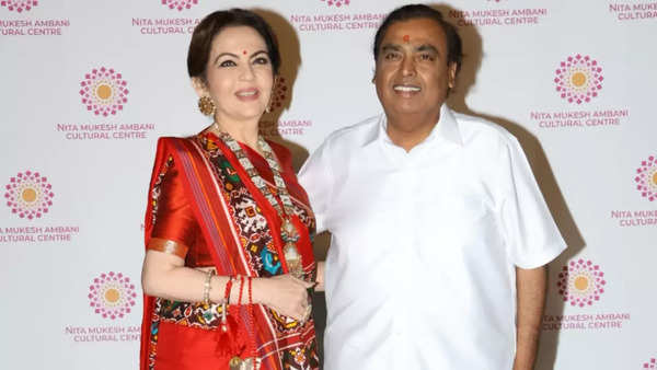 Nita Ambani shines in a patola sari, Anant Ambani flaunts Krishna brooch at Rajadhiraaj musical event in Mumbai | - Times of India