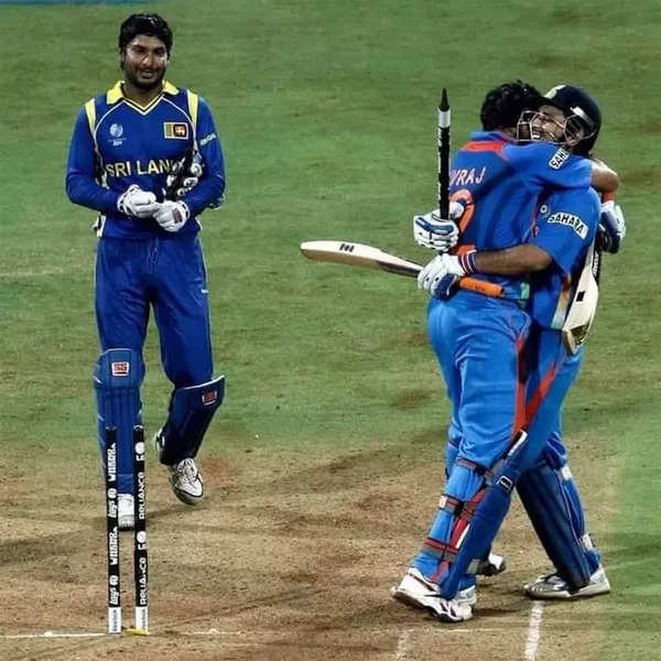 Embed-Dhoni-Yuvraj2-0909