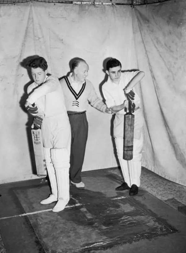 Middlesex and England cricketer Harry Lee teaches schoolboys D. Evans and J. Tait a backward stroke at the Chiswick Indoor Cricket School, April 2, 1951. (Photo/ Getty Images)