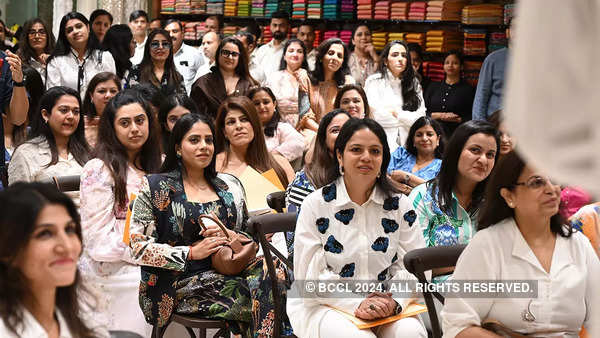 Muchas futuras novias formaban parte de la audiencia.