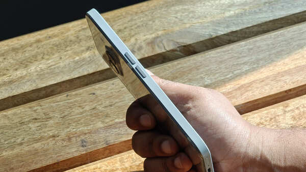 Nothing Phone (2a) Plus buttons