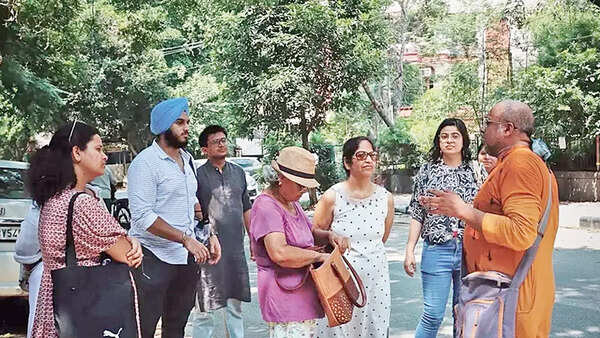 Ramit Mitra started taking pre-Pujo walks 12 years ago (Photo: @delhibyfoot) Ramit Mitra started taking pre-Pujo walks 12 years ago (Photo: @delhibyfoot)