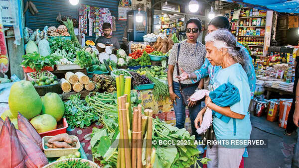 Participants will also visit CR Park Market-1 and experience the culinary culture of Bangladesh during pujo Participants will also visit CR Park Market-1 and experience the culinary culture of Bangladesh during pujo