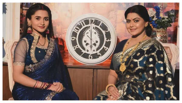Rinku Ghosh with her co-actor in a still from Anokhaa Bandhan