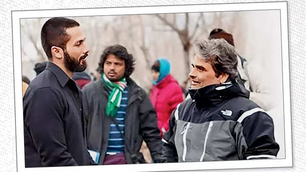 Vishal Bhardwaj con Shahid Kapoor en los sets de Haider