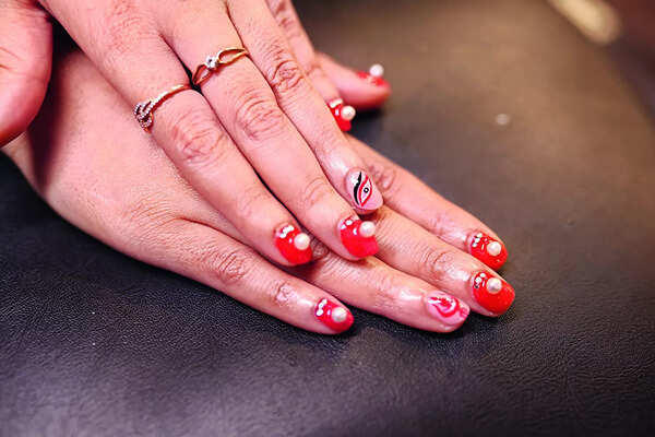 Nail art with Durga motifs p4_ss_R6__4130