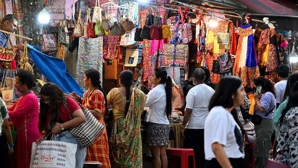 Delhiites are visiting Janpath in large numbers for their festive shopping