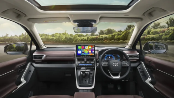 Innova Hycross (4)