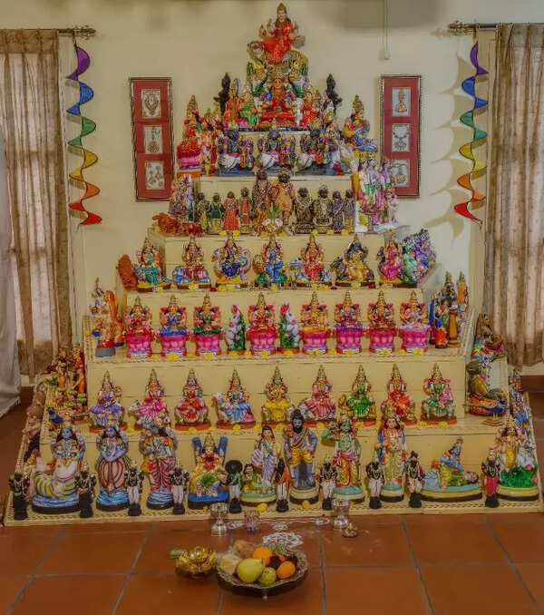 Crown dolls