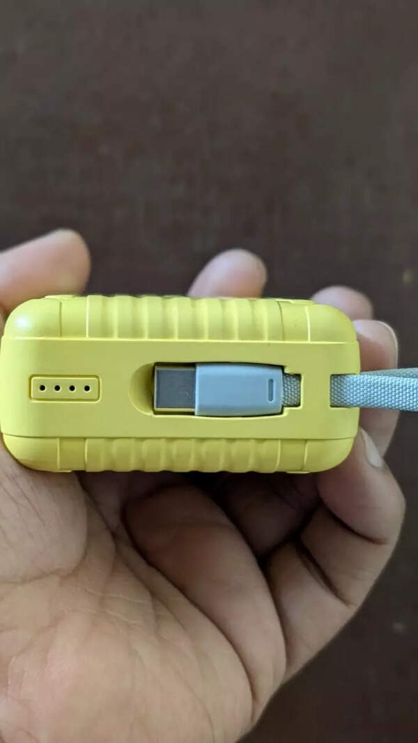 Ubon PB-X112 powerbank LED indicator, USB-C cable